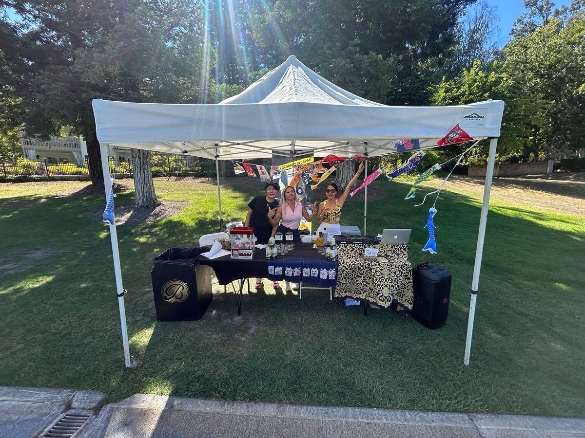Golfers relaxing by the cart path between holes